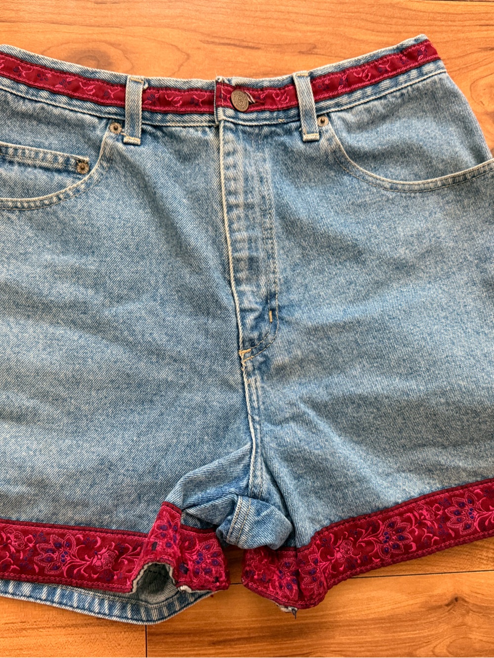 Vintage Bill Blass Jeans Blue Denim Women’s Shorts with Decorative Hem 10